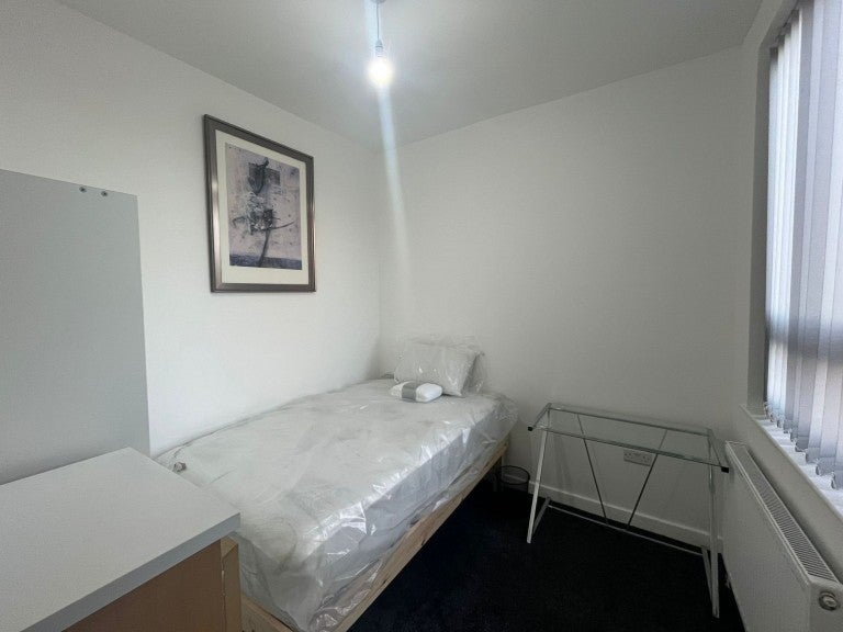 Room Gradwell Street in Stockport