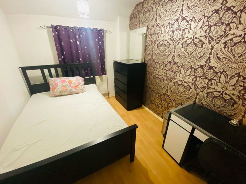 Room Myrtle Crescent in Slough