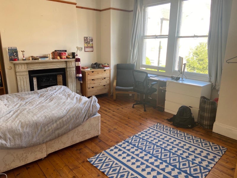 Room Rhodesia Road in Greater London