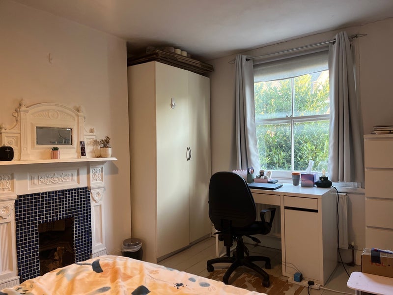 Room Rhodesia Road in Greater London