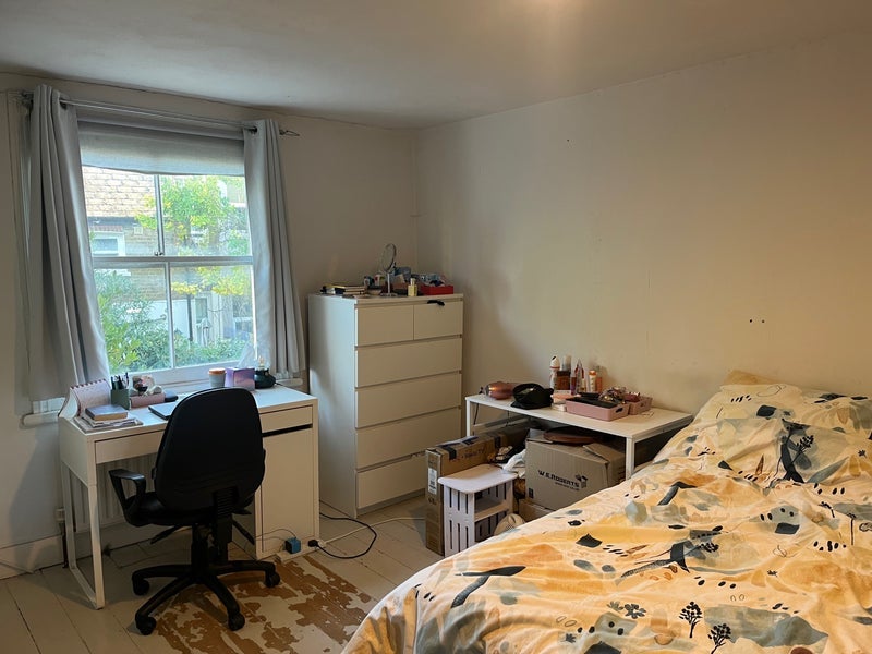 Room Rhodesia Road in Greater London