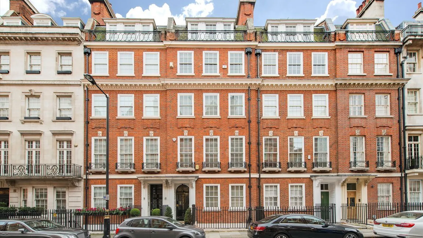 Flat Green Street in City of Westminster