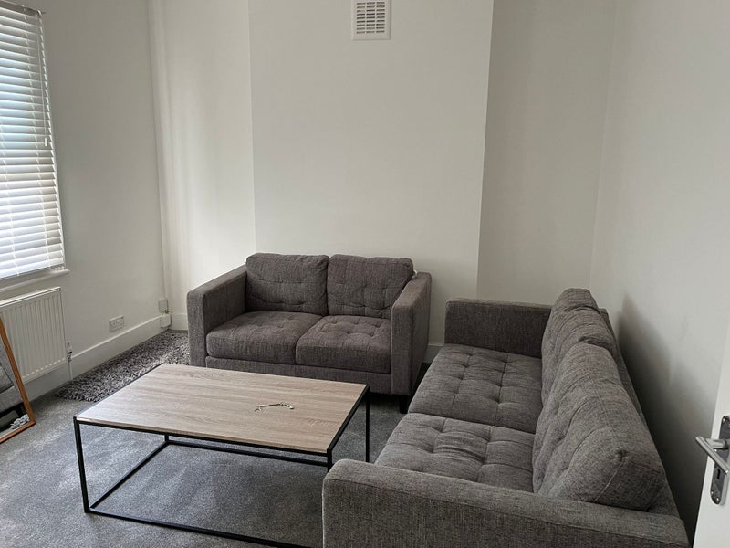 Room Thorparch Road in Greater London
