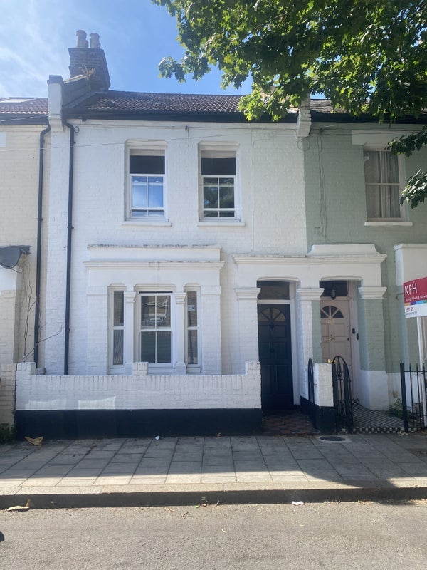 Room Thorparch Road in Greater London