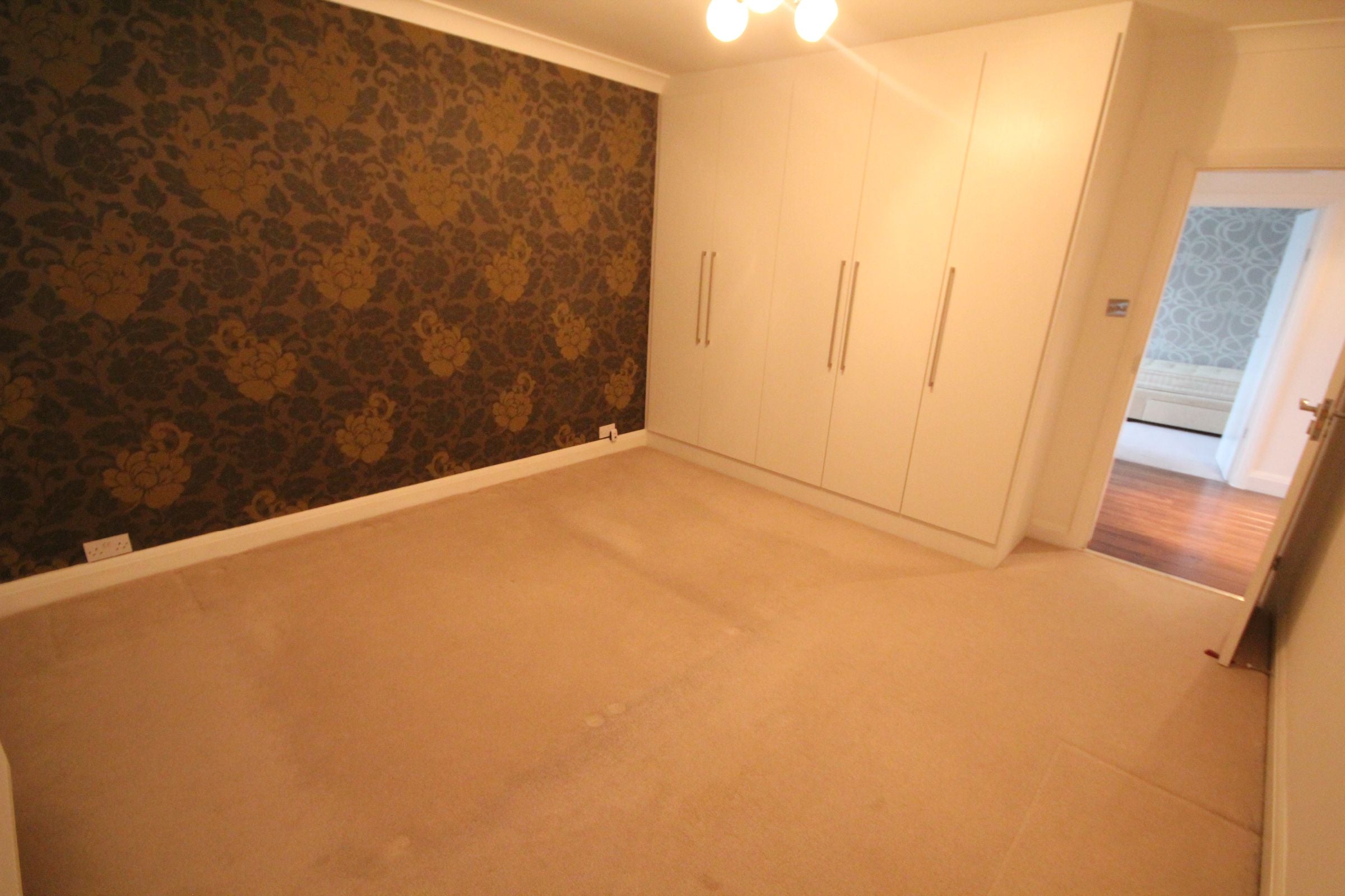 Flat Marlborough Hill in Greater London