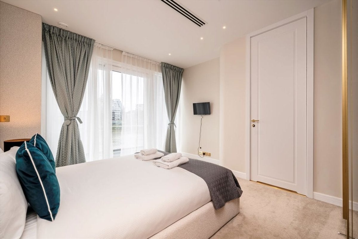 Flat Central Avenue in Greater London