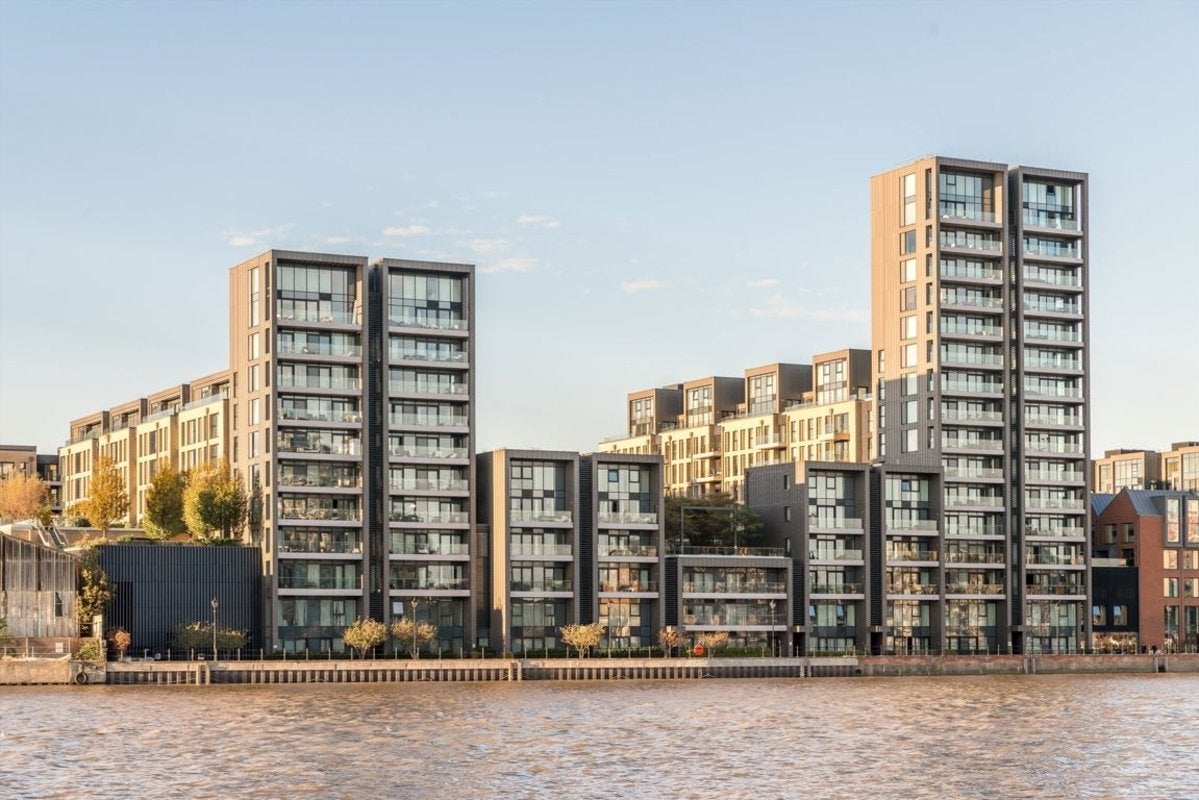 Flat Central Avenue in Greater London