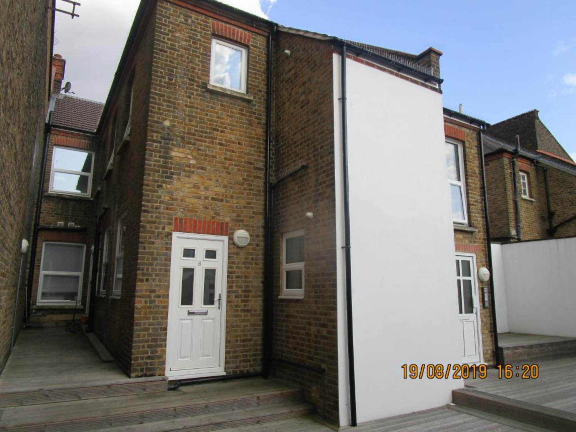 Flat Farringdon Service Road in Southend-on-Sea
