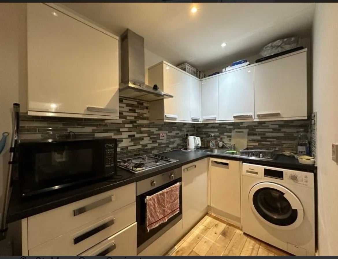 Flat Albert Road in Greater London