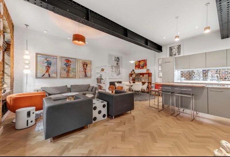Room Battersea Park Road in Greater London