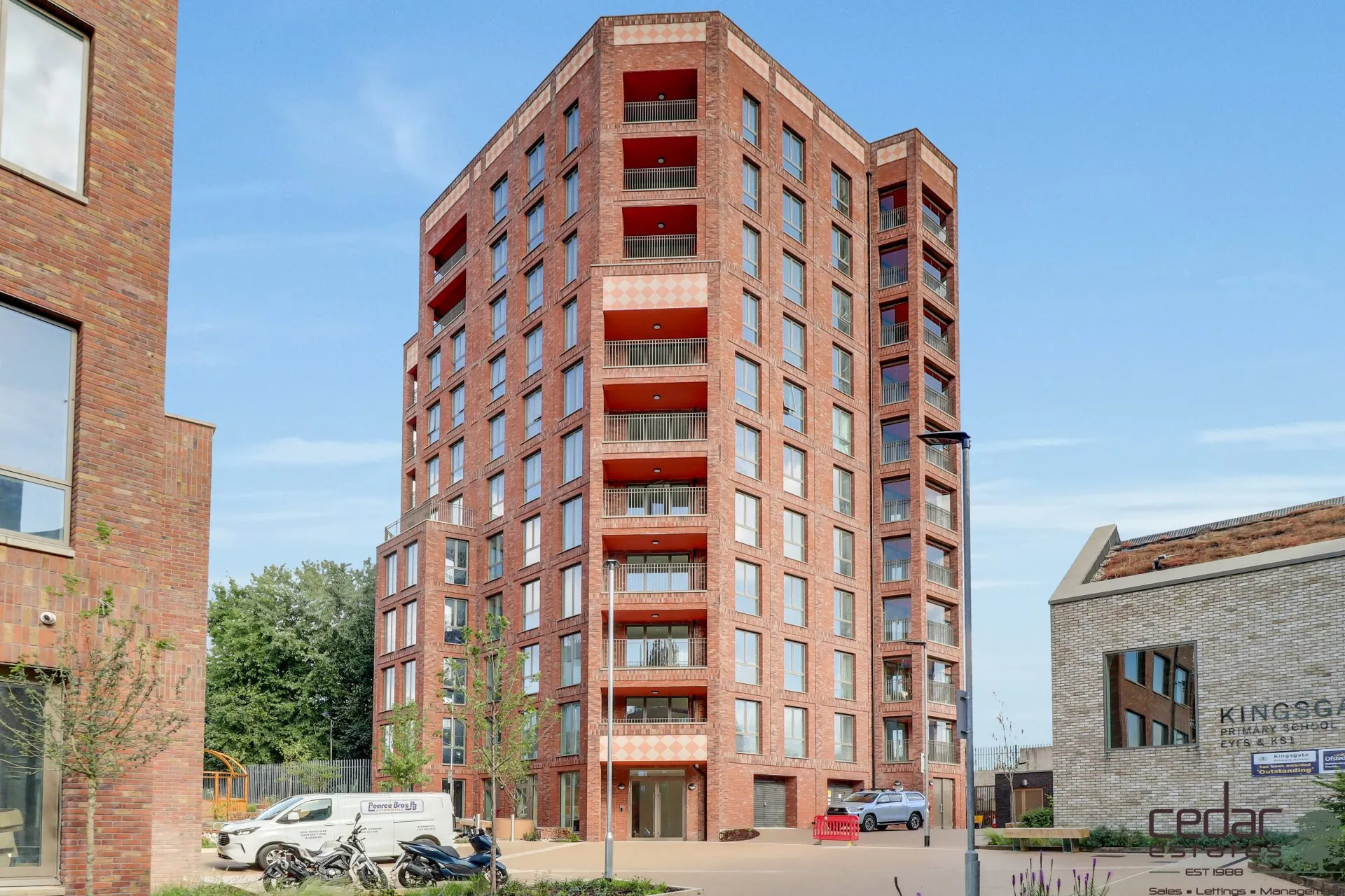 Flat Liddell Gardens in Greater London