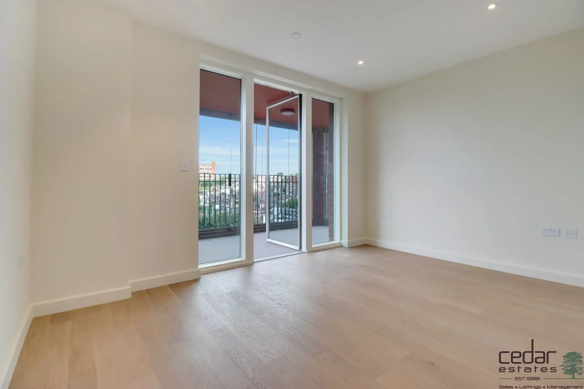 Flat Liddell Gardens in Greater London