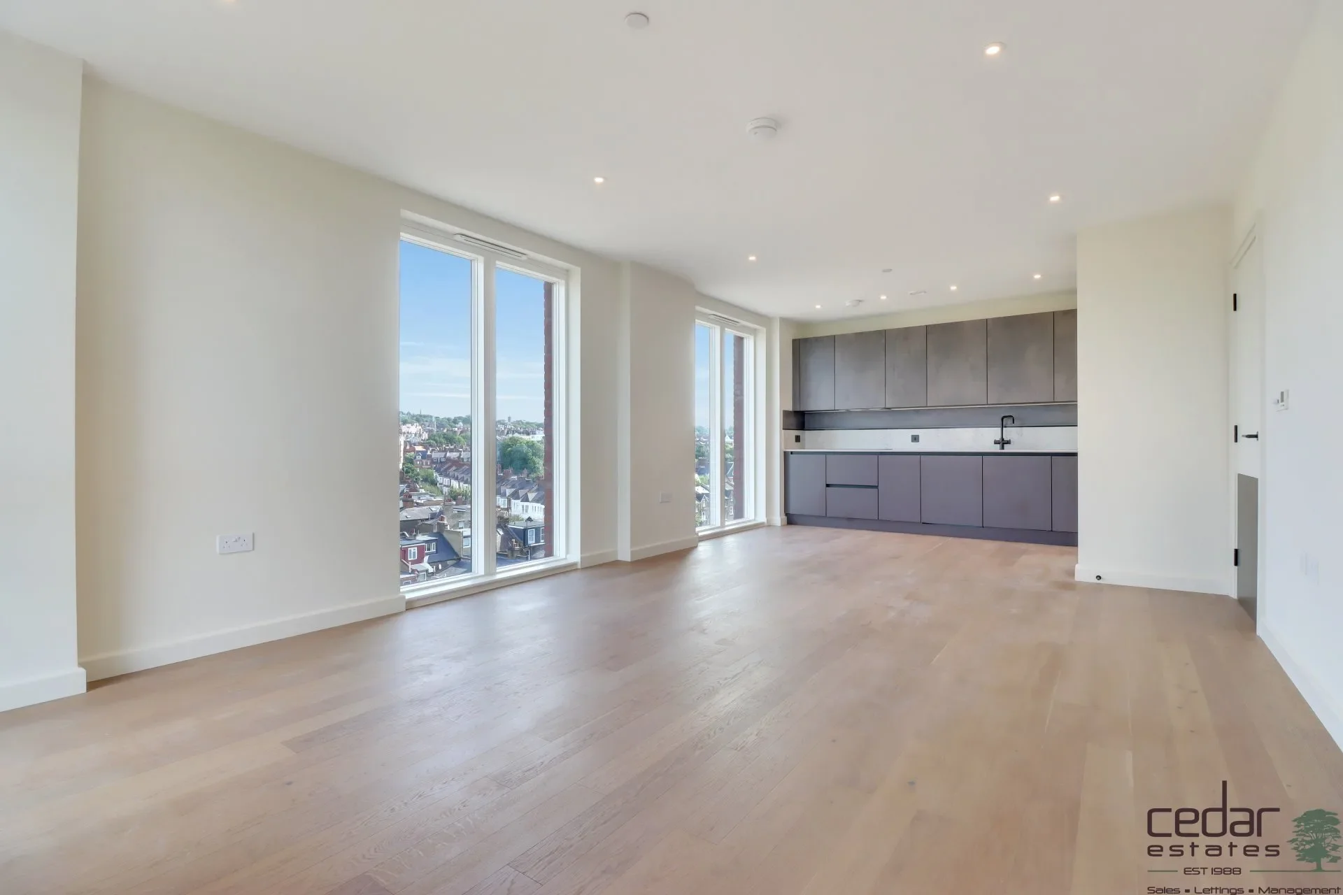 Flat Liddell Gardens in Greater London