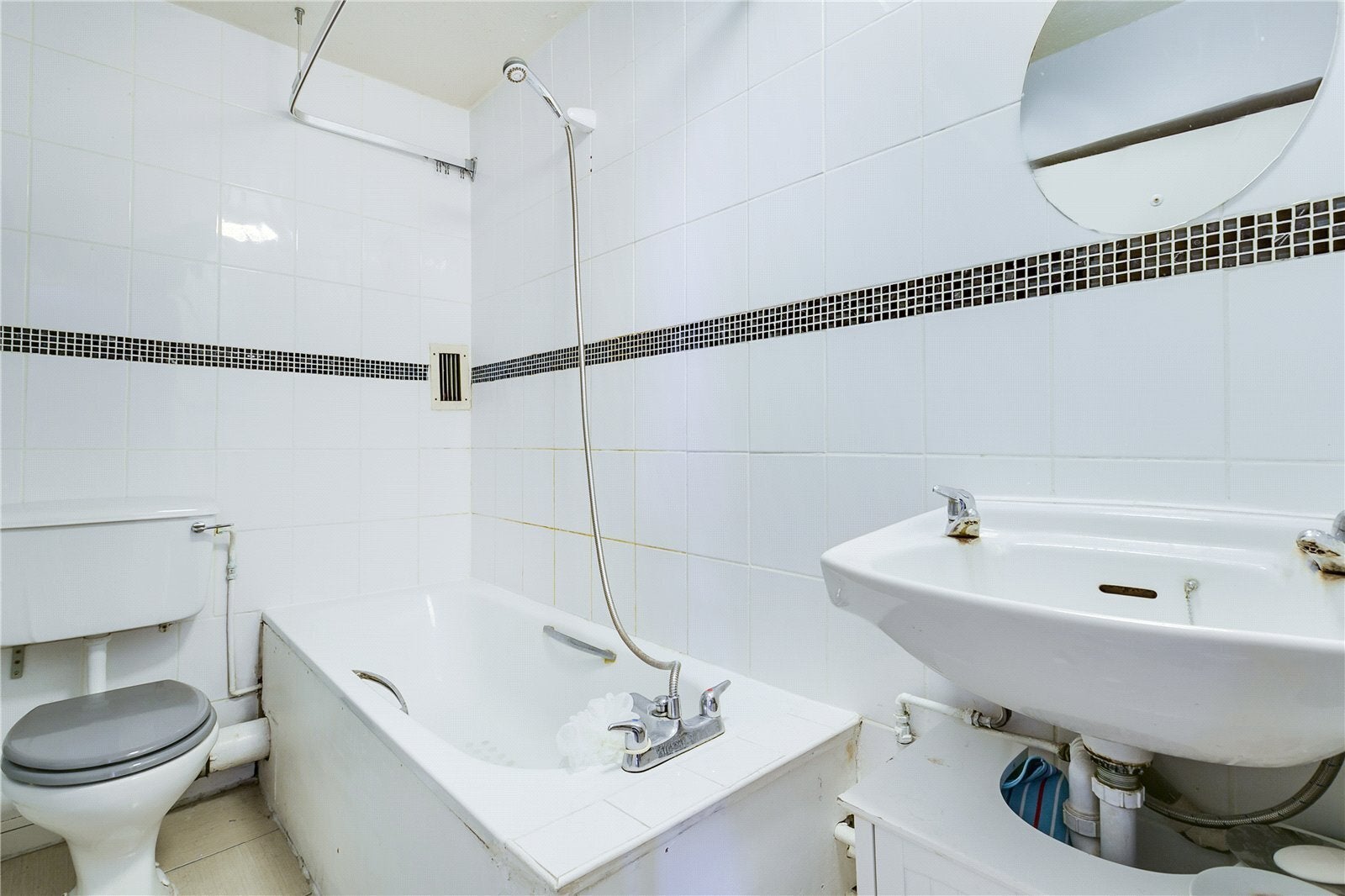 Flat Moreton Street in City of Westminster