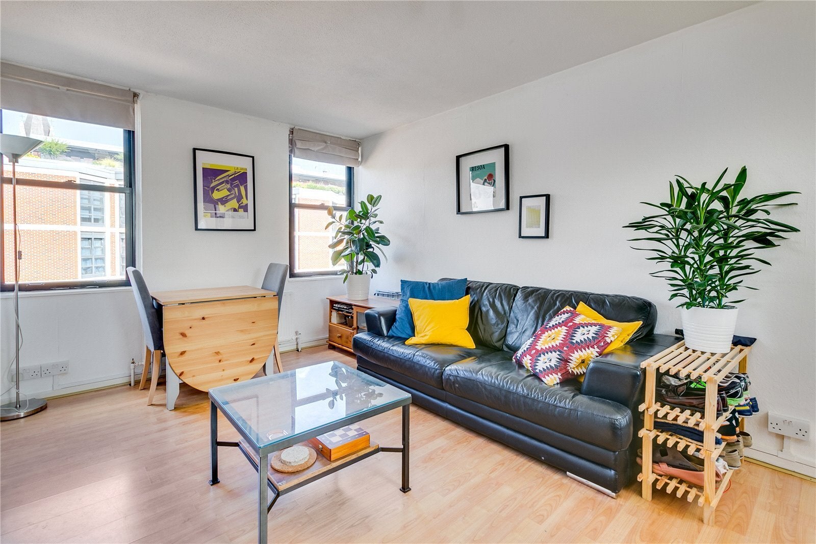Flat Moreton Street in City of Westminster
