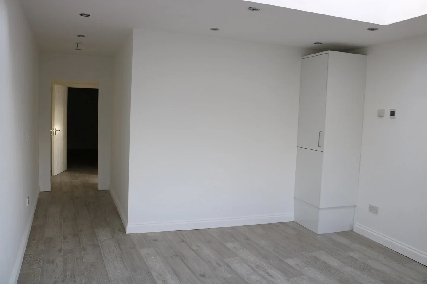 Flat Surbiton Hill Park in Greater London