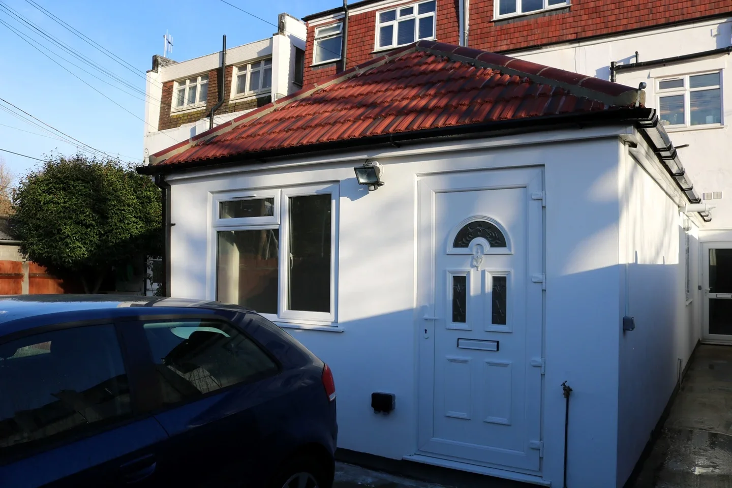 Flat Surbiton Hill Park in Greater London