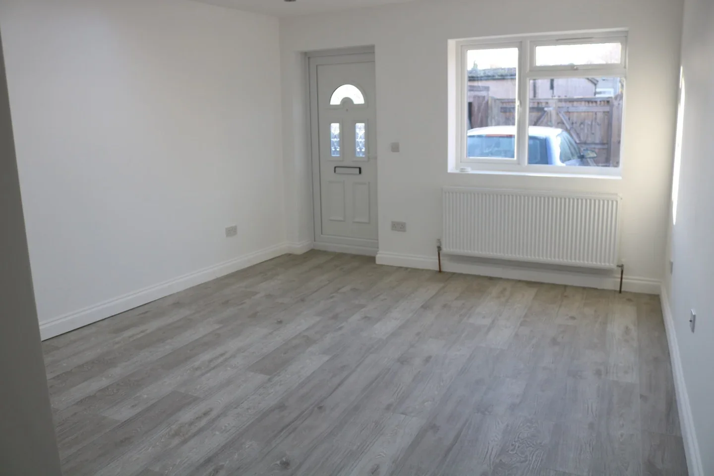 Flat Surbiton Hill Park in Greater London