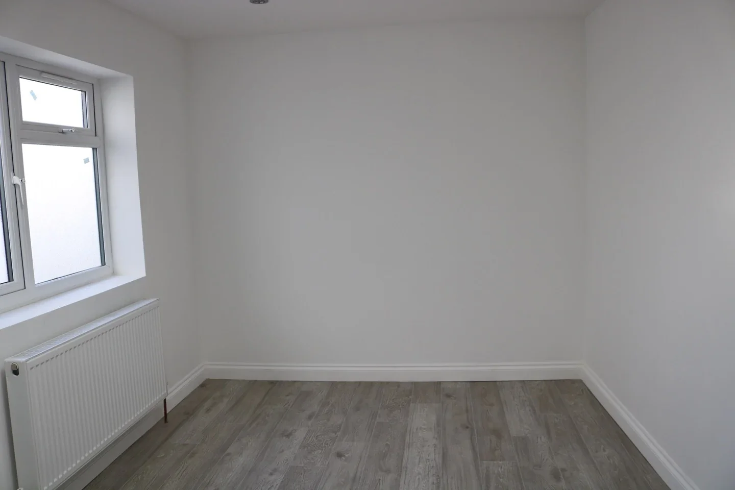 Flat Surbiton Hill Park in Greater London