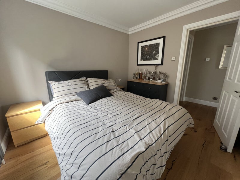 Room Hamilton Road in Greater London