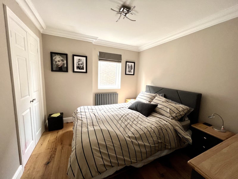 Room Hamilton Road in Greater London