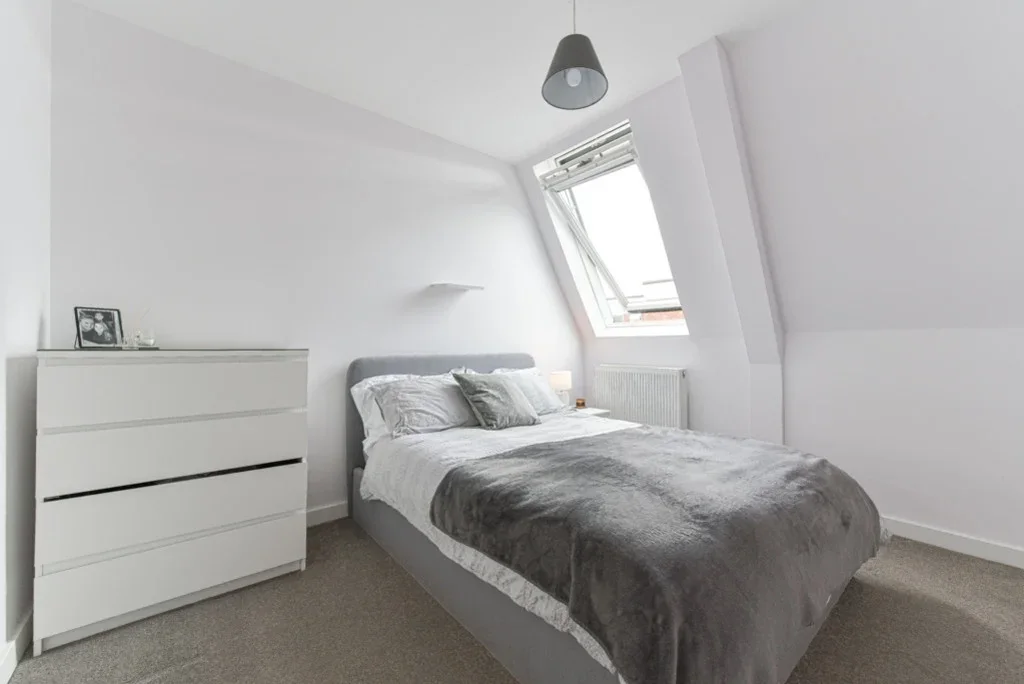 Flat Challenge Court in Mole Valley