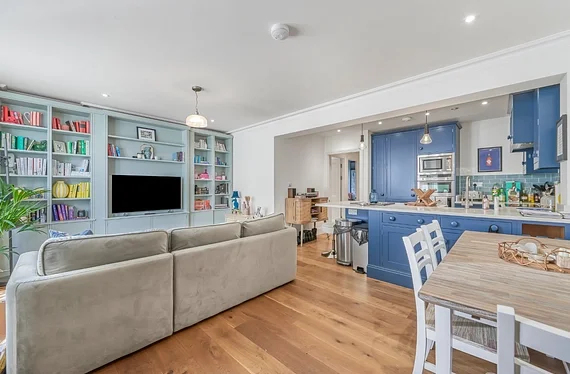 Flat Grafton Square in Greater London