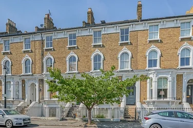 Flat Grafton Square in Greater London