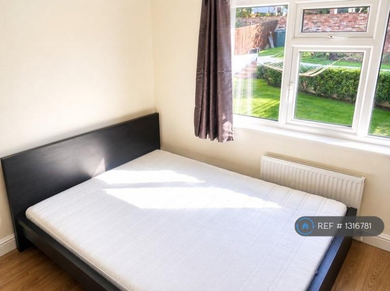 Room Bonnington Crescent in Nottingham