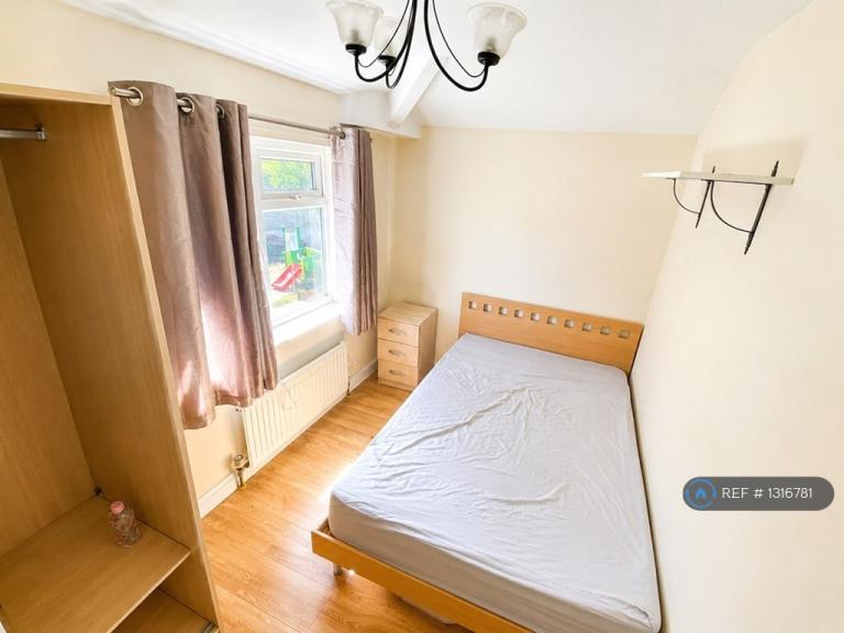 Room Bonnington Crescent in Nottingham