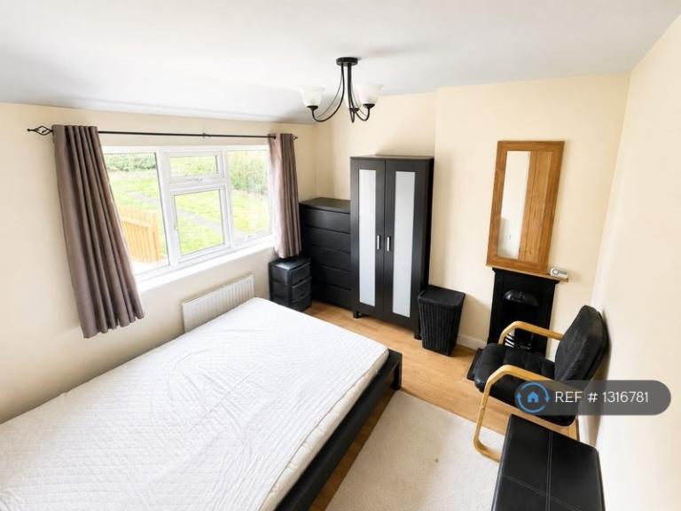Room Bonnington Crescent in Nottingham