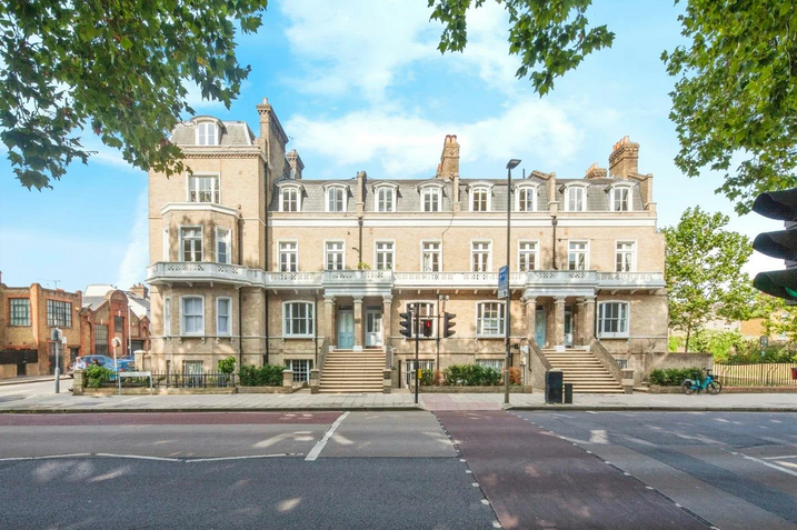 Flat Prairie Street in Greater London