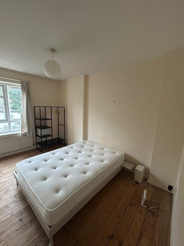 Room Newington Green Road in Greater London