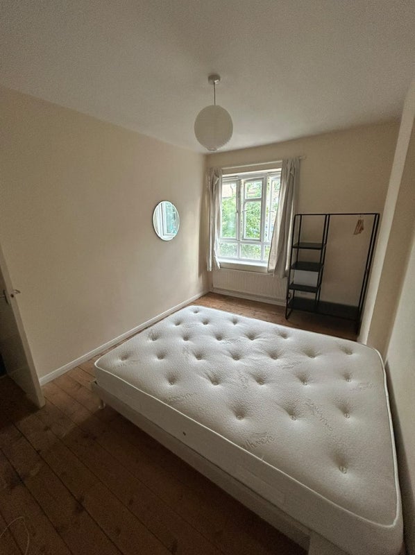 Room Newington Green Road in Greater London