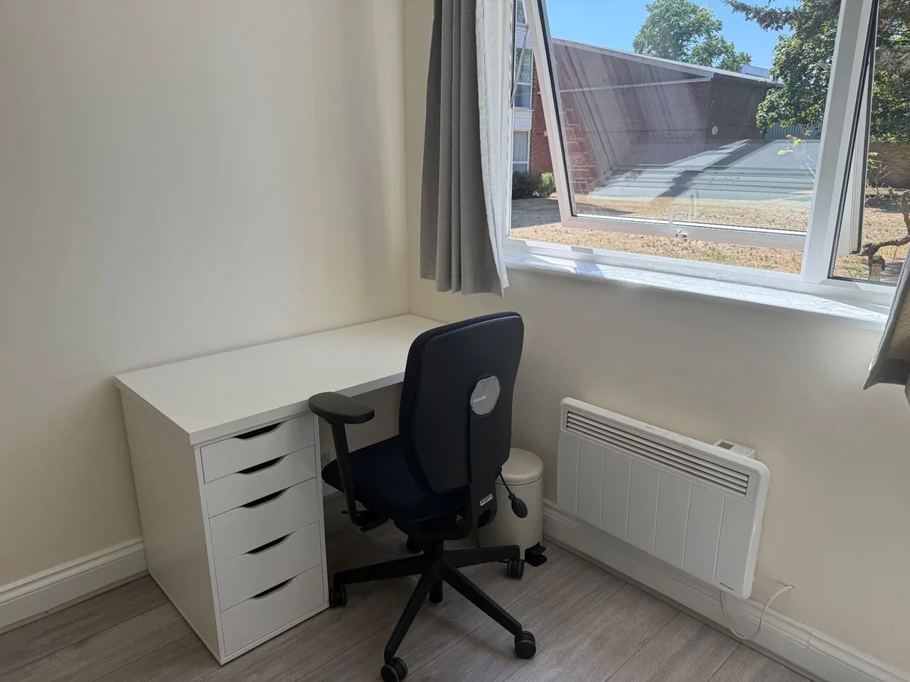 Room Tasman Court in Borough of Spelthorne