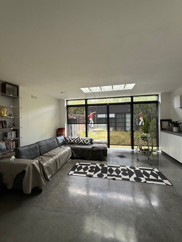 Room Prout Road in Greater London