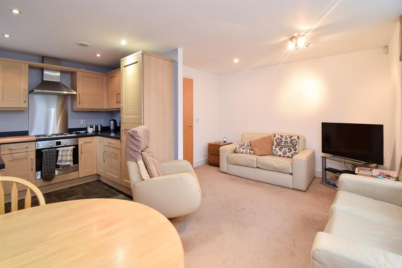 Flat Royal Troon Drive in Wakefield