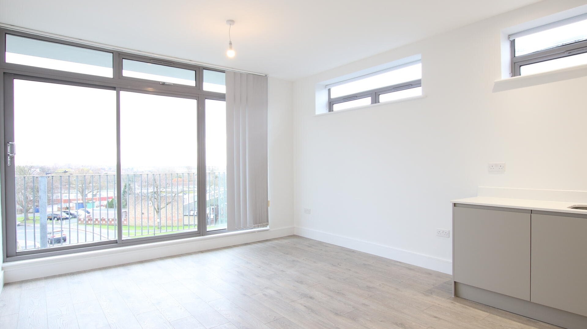 Flat Ballards Lane in Greater London