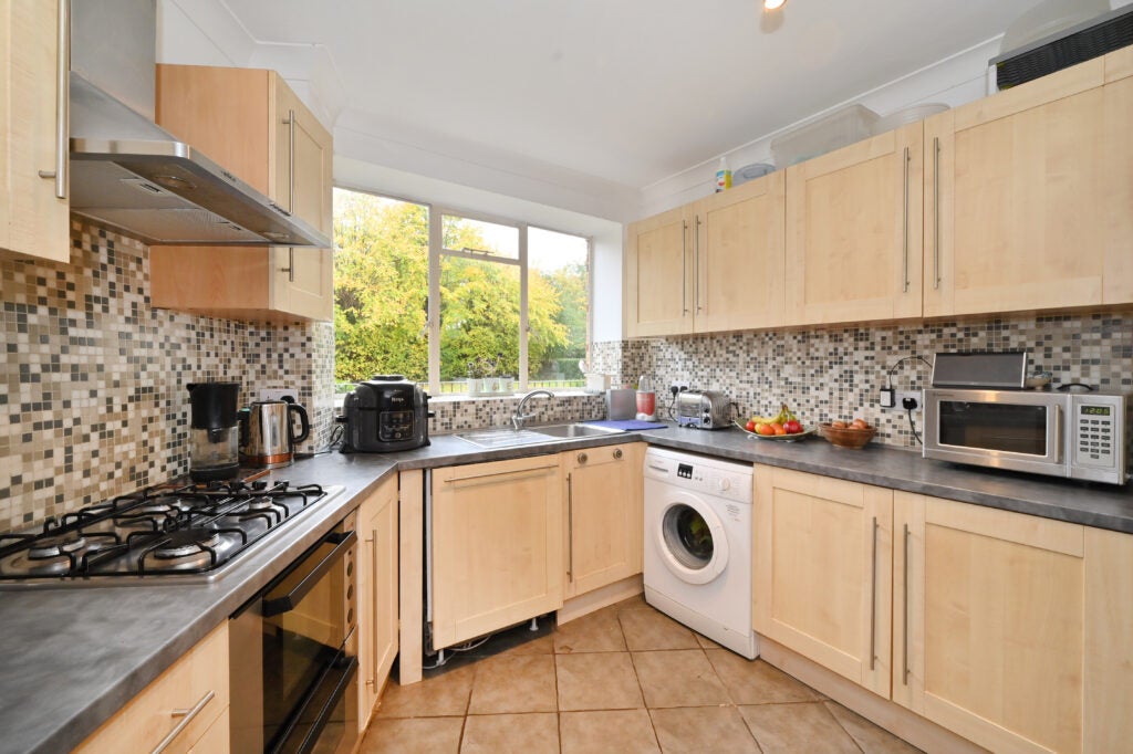 Flat Willesden Lane in Greater London