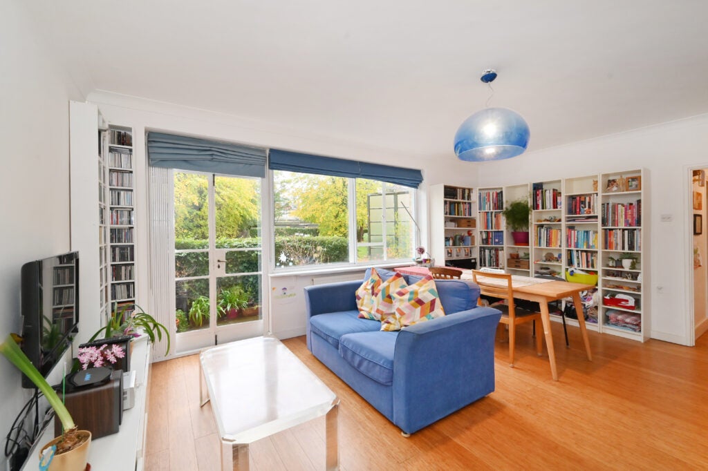 Flat Willesden Lane in Greater London