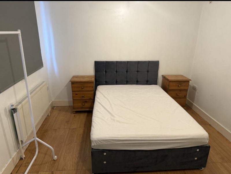 Room Stuart Road in Greater London