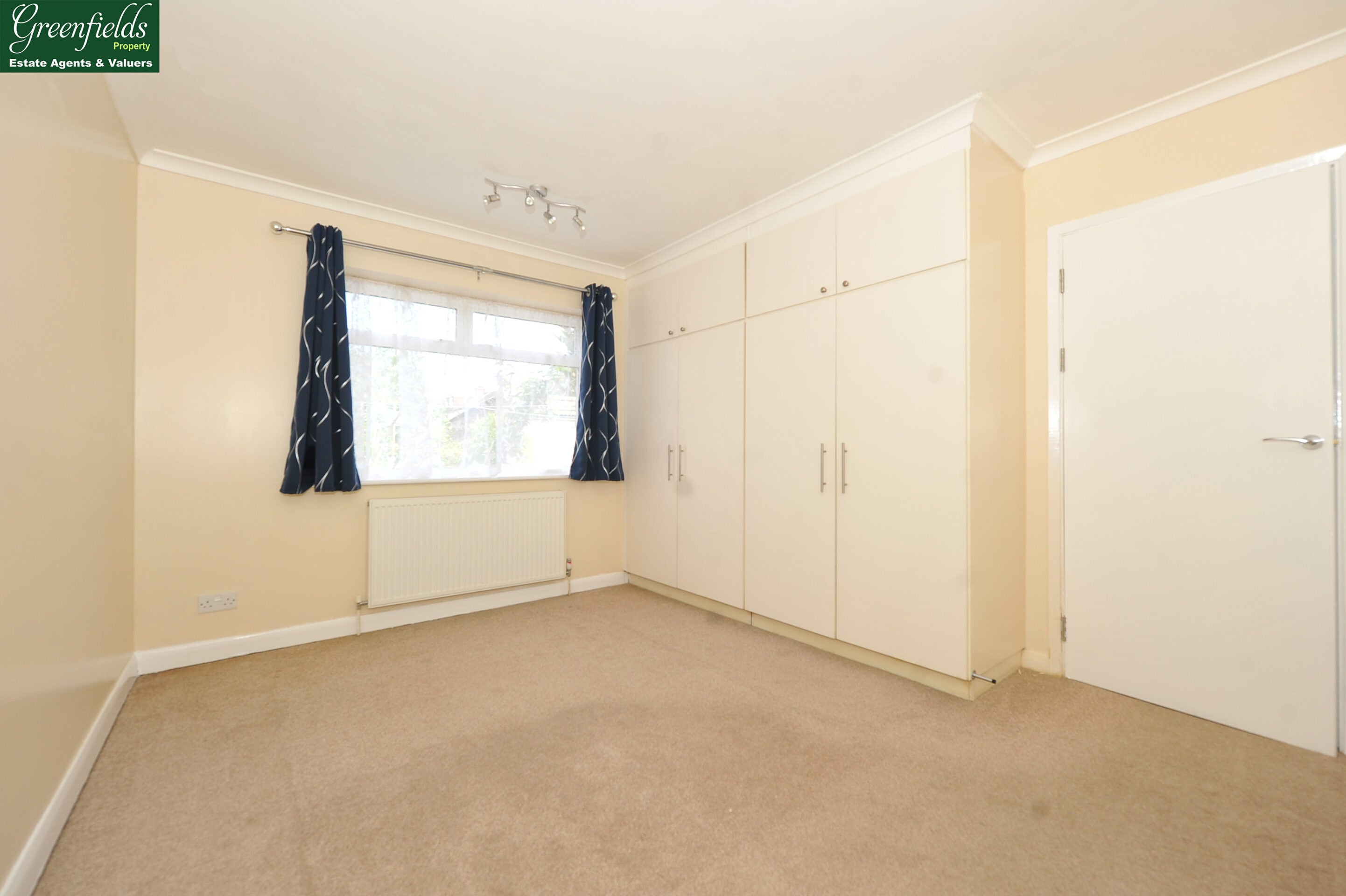 Flat Dawlish Drive in Greater London