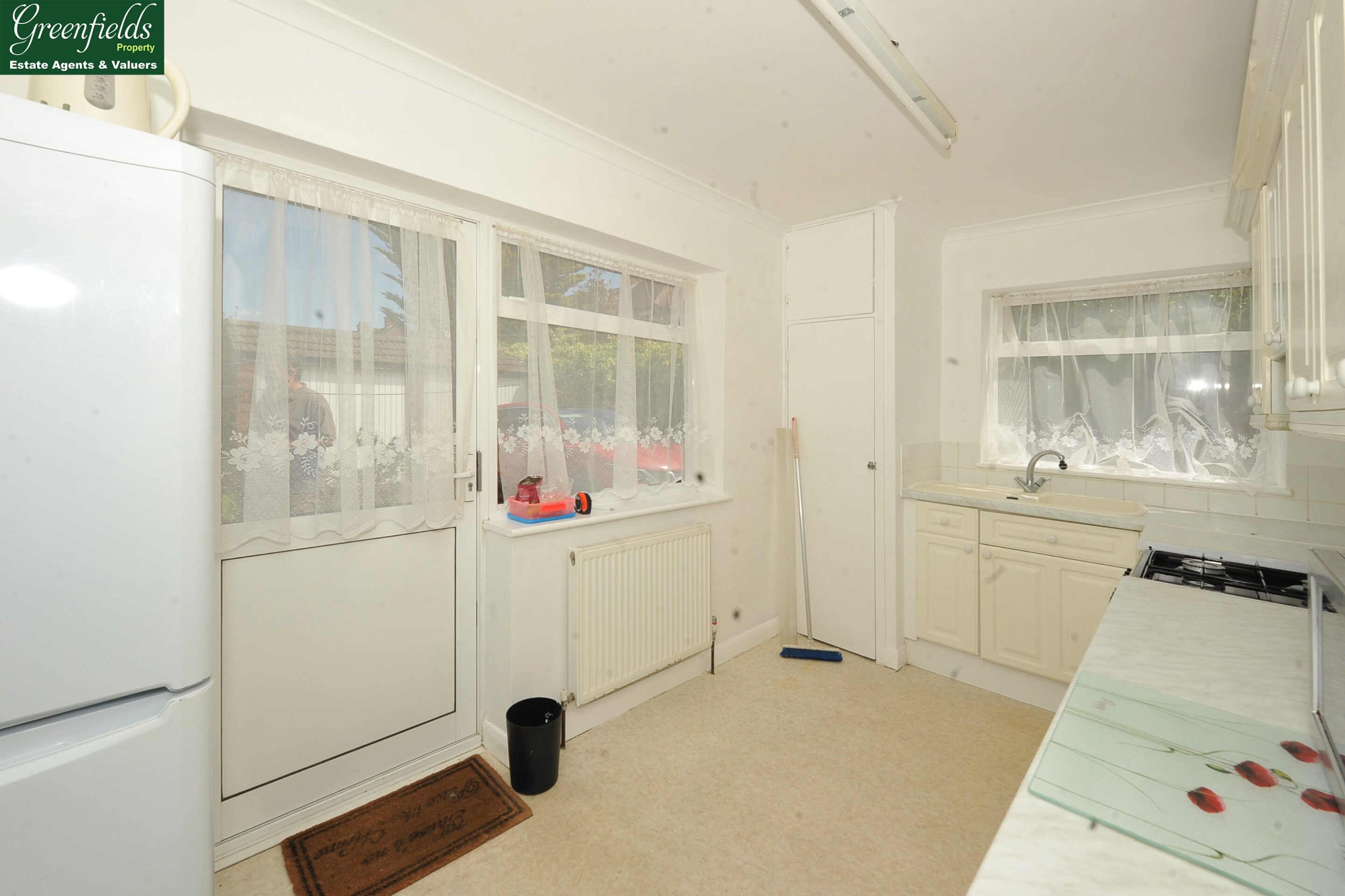 Flat Dawlish Drive in Greater London