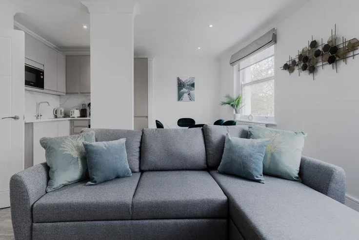 Flat Sussex Gardens in City of Westminster