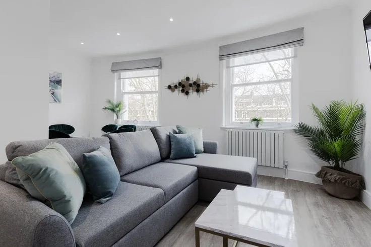 Flat Sussex Gardens in City of Westminster