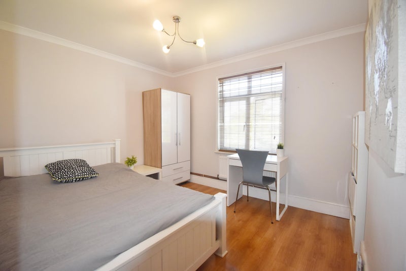 Room Grange Road in Greater London