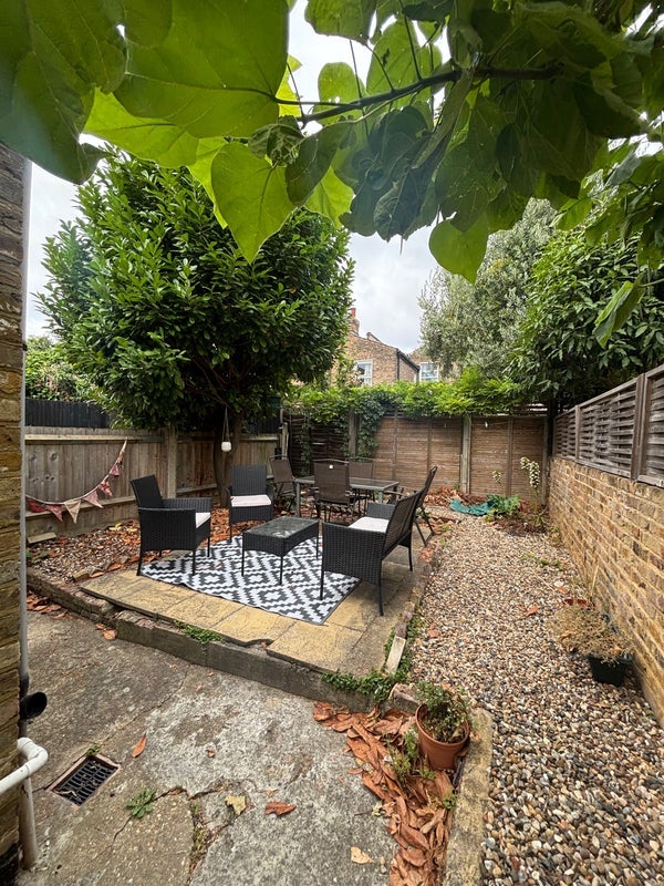 Room Torrens Road in Greater London