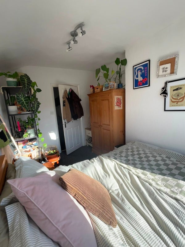 Room Torrens Road in Greater London