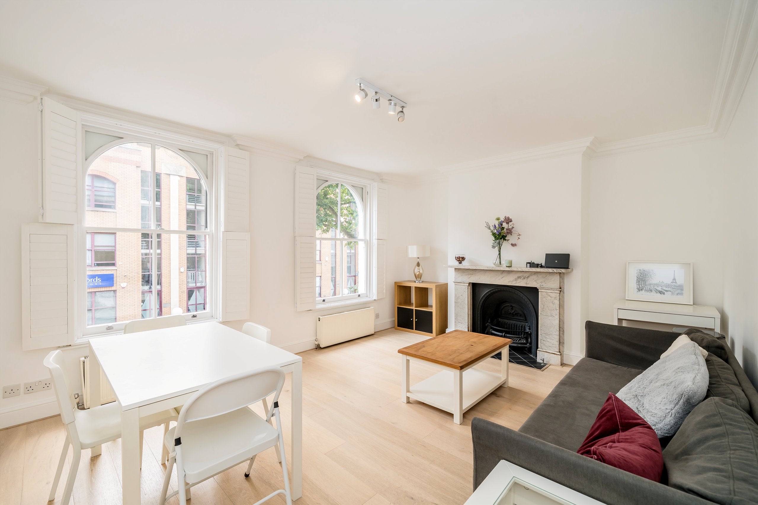 Flat Harwood Road in Greater London