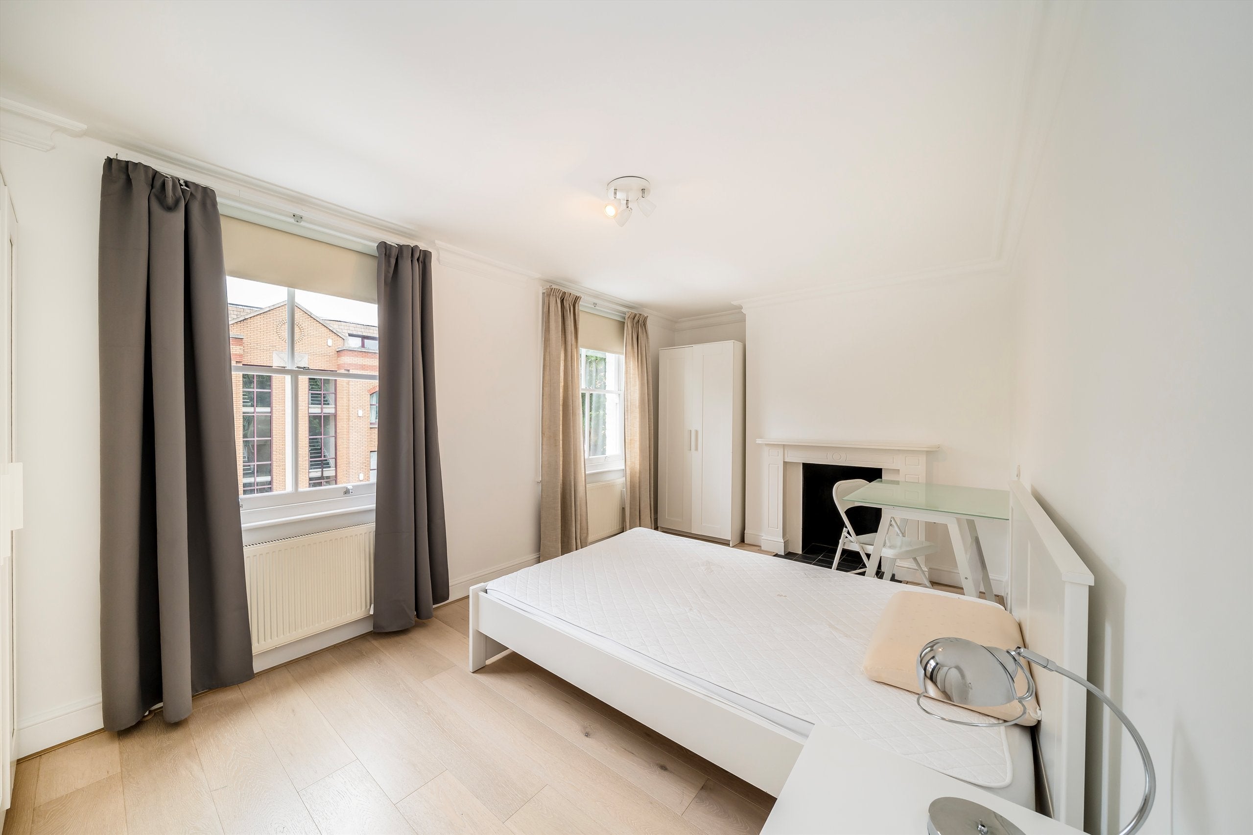 Flat Harwood Road in Greater London